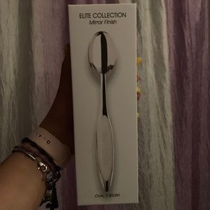 original #7 oval artis brush!